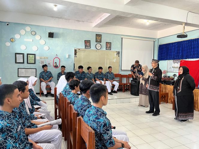 
					Disdukcapil Bojonegoro Jemput Bola Perekaman KTP-el Pelajar Lewat Program JEMPOLAN