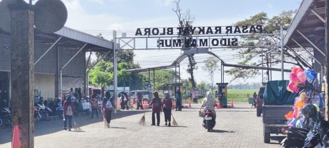 
					HUT ke-66, SMPN 2 Blora Kerahkan 957 Siswa Bersihkan Pasar Sido Makmur