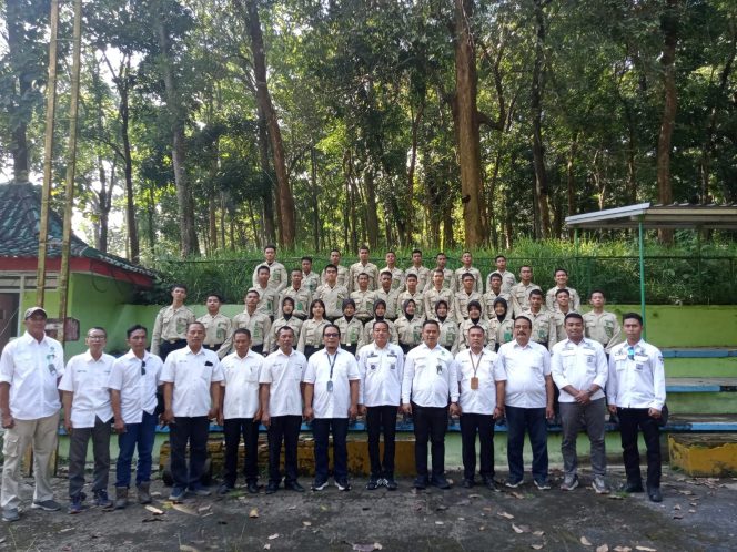 
					Perhutani KPH Mantingan Lepas Siswa SMK Kehutanan Negeri Pekanbaru Usai PKL Sebulan