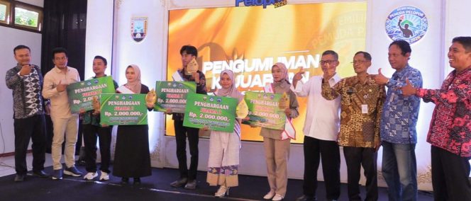 
					Lima Pemuda Terbaik Dinobatkan Jadi Pemuda Pelopor Rembang 2026