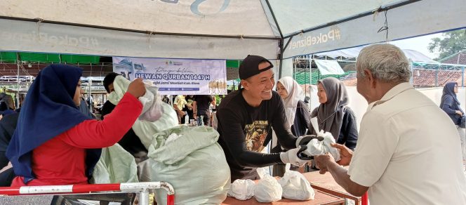 
					Masjid Jami’ Moetiah Blora Sembelih 40 Sapi Kurban, Gunakan Daun Jati untuk Bungkus Jeroan