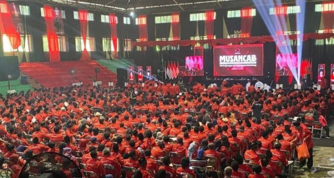 
					Ribuan Kader Hadiri Musancab PDI Perjuangan Rembang, Perkuat Soliditas hingga Akar Rumput