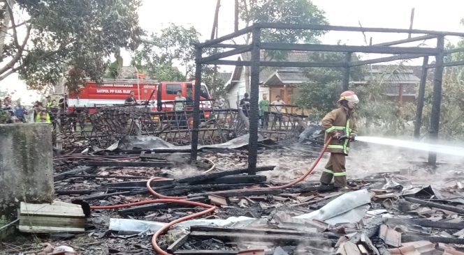 
					Diduga Dipicu ODGJ, Dua Rumah di Jiken Blora Hangus Terbakar