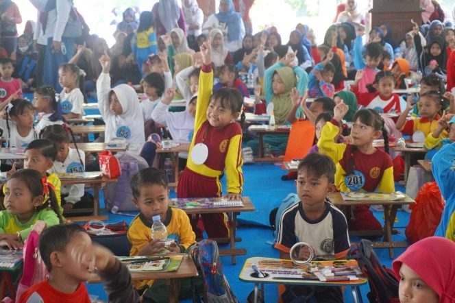 
					Ratusan Anak TK Meriahkan Festival Hari Anak Nasional ke-42 di Bojonegoro