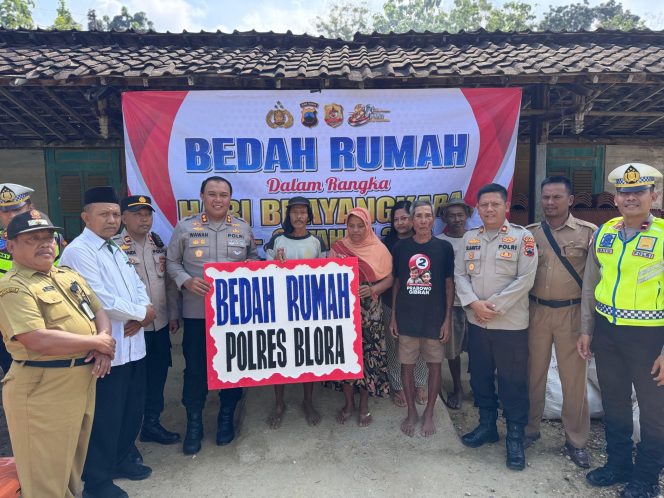 
					Sambut Hari Bhayangkara ke-80, Polres Blora Bedah Tiga Rumah Warga Kurang Mampu