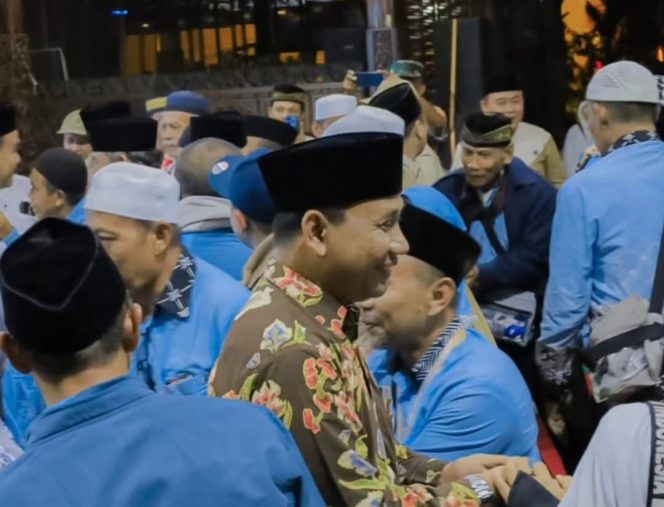 
					Ketua DPRD Blora Sambut Kepulangan Jemaah Haji Kloter 45 dan 46 di Pendopo Bupati
