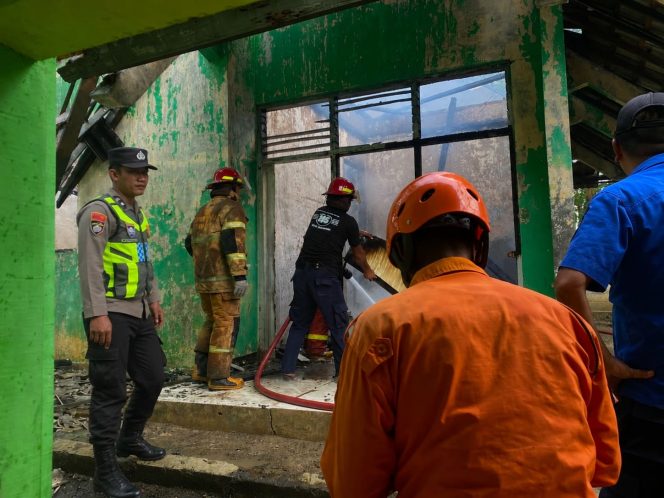 
					Gudang SMPN 3 Tunjungan Blora Terbakar, Polisi Pastikan Tidak Ada Korban Jiwa ‎