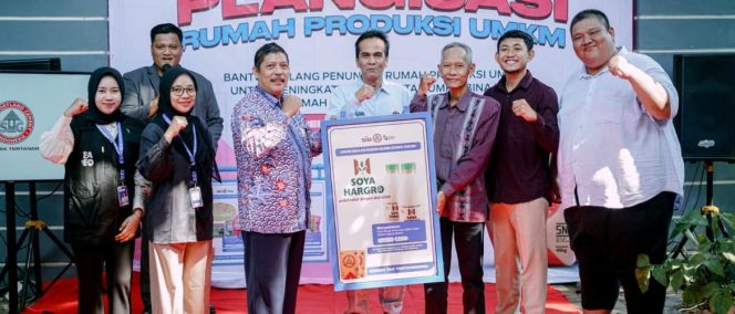
					30 UMKM di Rembang Terima Bantuan Plang Usaha, Perkuat Identitas dan Daya Saing