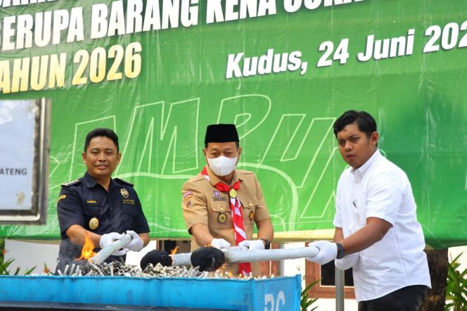 
					Hampir 9 Juta Batang Rokok Ilegal Dimusnahkan, Bupati Kudus Ajak Masyarakat Aktif Melapor