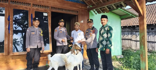 
					Pemuda Disabilitas di Blora Dapat Bantuan Dua Ekor Kambing dari Kapolres, Jadi Modal Bangun Usaha Ternak ‎