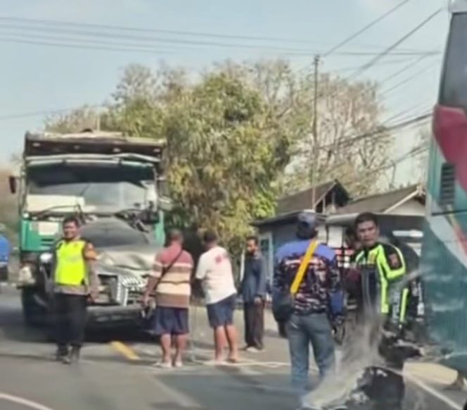 
					Tabrakan Beruntun Bus, Pajero, dan Truk Tandum Terjadi di Jiken Blora, Tidak Ada Korban Jiwa ‎