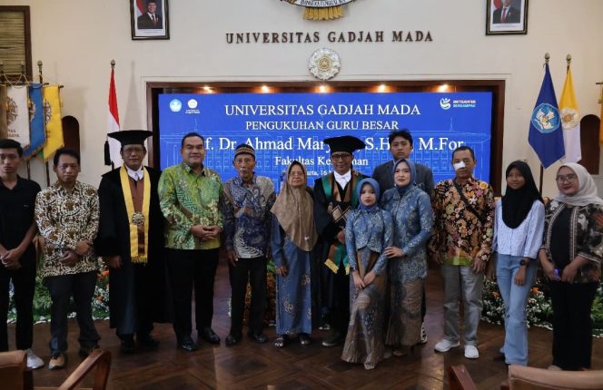 
					Putra Daerah Blora Dikukuhkan Jadi Guru Besar UGM, Bupati Arief Rohman: Kebanggaan dan Inspirasi Generasi Muda ‎