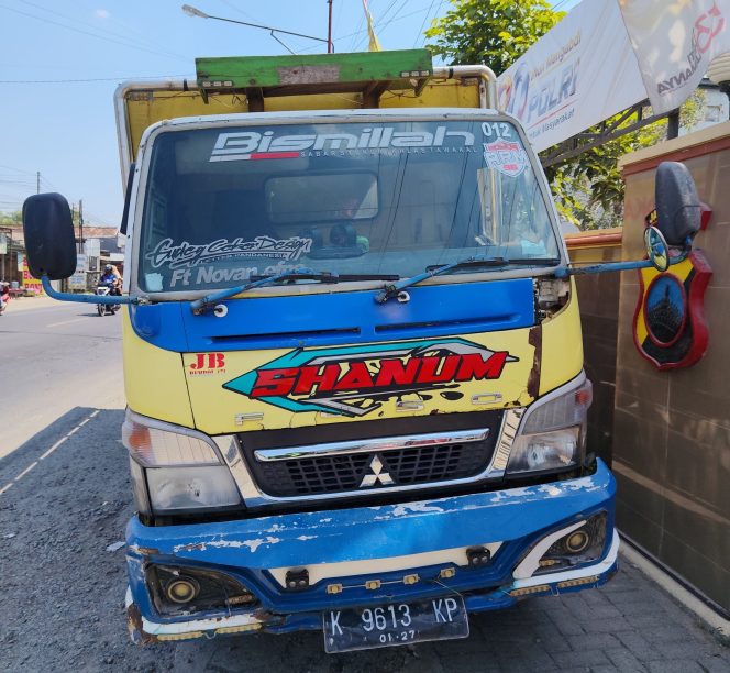 
					Truk dan Motor Satria FU Terlibat Kecelakaan di Jepon Blora, Satu Pengendara Luka