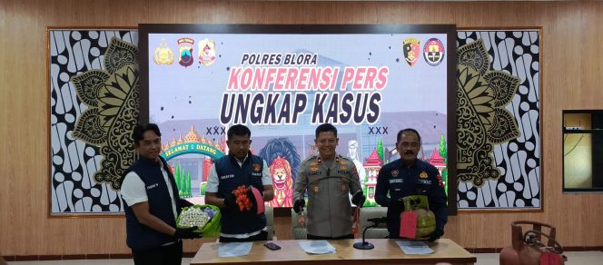 
					Polres Blora Bongkar Sindikat Pengoplos LPG Subsidi di Kunduran, Satu Tersangka Ditangkap dan Tiga Masuk DPO ‎