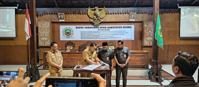 
					Paripurna DPRD Blora Warnai Perpisahan Sekda Komang Gede Irawadi, Bupati Paparkan Prioritas APBD dan Penanganan Kekeringan