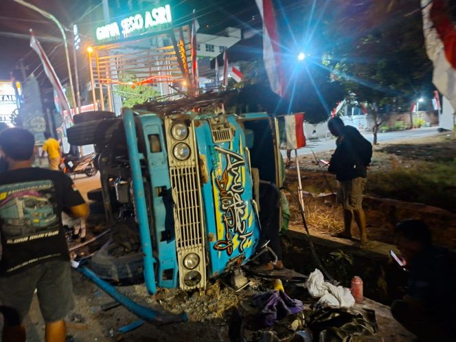 
					Truk dan Pick up Terlibat Kecelakaan di Jalan Blora–Cepu, Tiga Orang Terlibat Insiden
