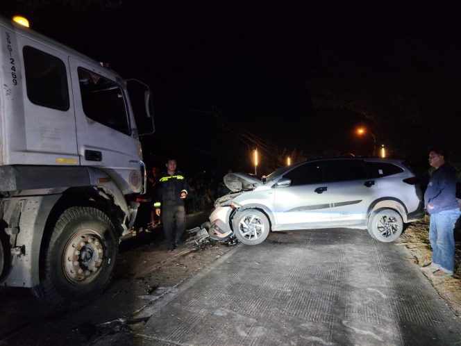 
					Toyota Rush dan Truk Mercedes-Benz Tabrakan di Jalan Blora–Ngawen, Satu Orang Luka ‎