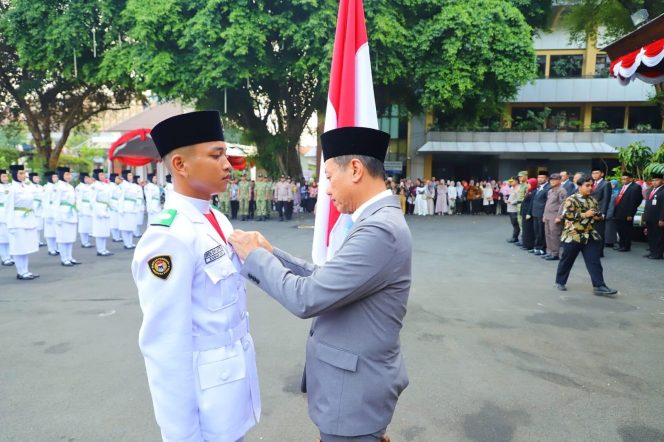 
					64 Paskibraka Kudus Dikukuhkan, Bupati Sam’ani: Jalankan Tugas dengan Disiplin dan Keteguhan