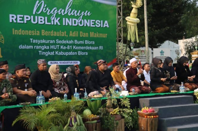 
					Sedekah Bumi Blora Meriah, 15.540 Bungkus Sega Berkat Dibagikan kepada Masyarakat