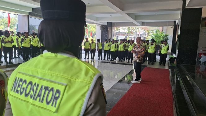 
					Ratusan Polwan Negosiator Disiapkan Polda Jateng Kawal Penyampaian Aspirasi di Semarang ‎
