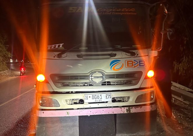 
					Pemotor 18 Tahun Meninggal Dunia dalam Kecelakaan di Jalan Blora-Rembang