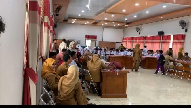 
					136 Siswa SMAN 1 Tunjungan Diduga Keracunan Menu MBG, Satgas Usulkan SPPG Sukorejo 2 Ditutup