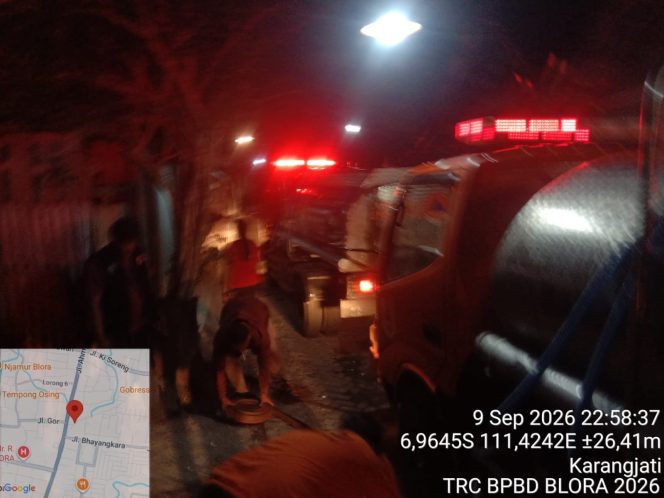 
					Rumah Warga Karangjati Blora Terbakar, Petugas Gabungan Bergerak Padamkan Api ‎