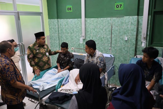 
					Dugaan Keracunan Siswa SMAN 1 Tunjungan, Bupati Blora Jenguk 9 Pelajar dan Tutup Sementara SPPG