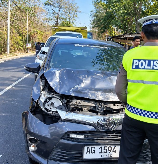 
					Empat Kendaraan Terlibat Kecelakaan Beruntun di Jalan Blora-Cepu, Satu Pengemudi Diduga Kurang Konsentrasi