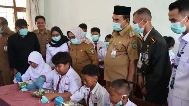 
					Blora Jadi Salah Satu Daerah Piloting MBG Prasmanan, Bupati: Anak-anak Lebih Antusias