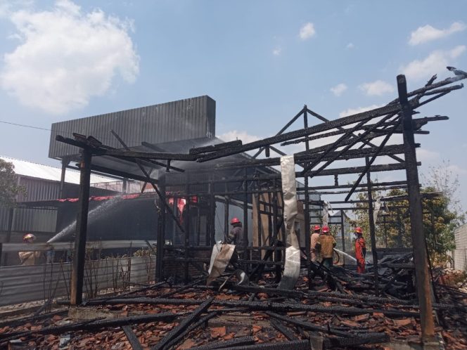 
					Rumah Kosong di Tempellemahbang Blora Terbakar, Kerugian Ditaksir Rp200 Juta ‎