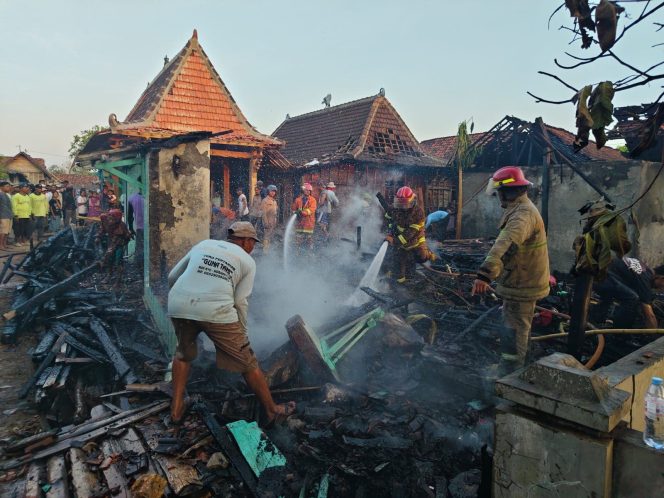 
					Rumah Kayu di Pengkolrejo Japah Blora Terbakar, Kerugian Ditaksir Rp100 Juta