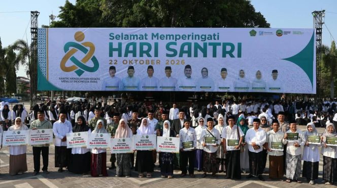 
					Bupati Arief Rohman Pimpin Apel Hari Santri Nasional 2026, Dorong Santri Kuasai Teknologi