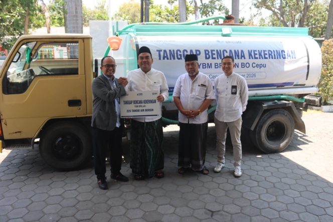 
					Bupati Arief Dorong Solusi Jangka Panjang Atasi Kekeringan Blora, BRI Salurkan 225 Tangki Air ‎