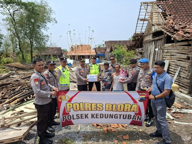 
					Polsek Kedungtuban dan Bhayangkari Salurkan Bansos untuk Korban Puting Beliung di Nglandeyan