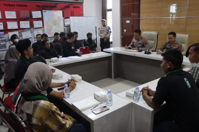 
					HMI Demak Sampaikan 10 Tuntutan ke Polres, Kapolres Tegaskan Tidak Bisa Setujui Desakan Pencopotan Kapolri