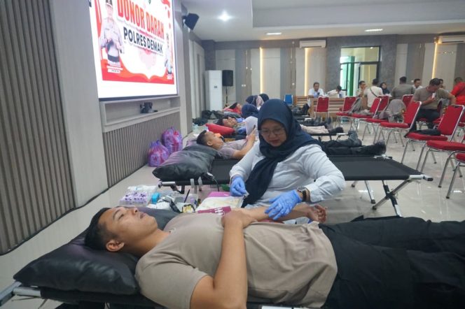 
					Polres Demak Gelar Donor Darah, Kumpulkan 38 Kantong untuk Persiapan Operasi Lilin Candi 2025