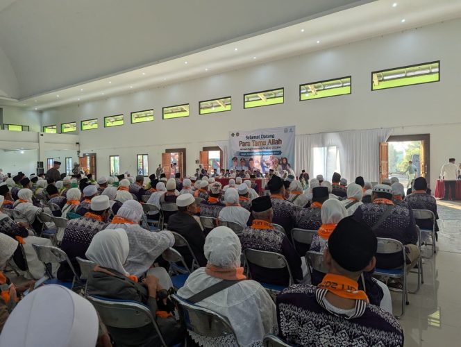 
					‎1.460 Jamaah Haji Asal Demak Siap Berangkat, Terbagi dalam Enam Kloter ‎