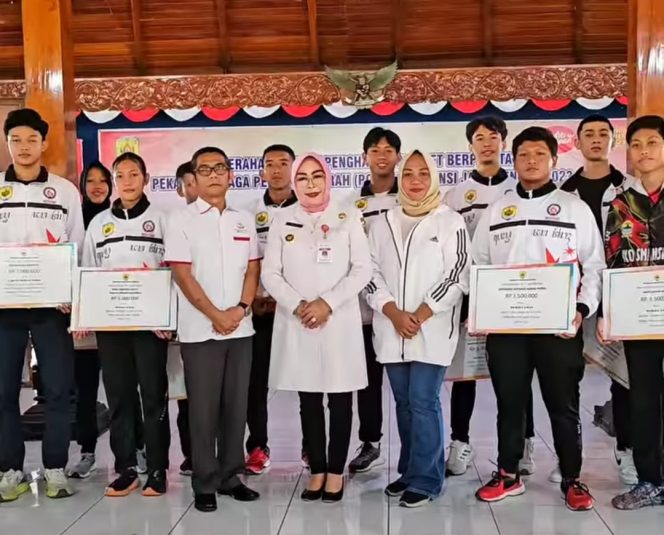 
					Bupati Grobogan Sri Sumarni Lepas Atlet Popda ke Tingkat Jateng