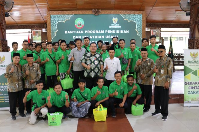 
					Baznas Blora Gelontorkan Beasiswa dan Bantuan Alat Potong Rambut untuk Tingkatkan Kesejahteraan Warga