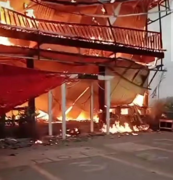 
					Kebakaran Hebat Landa Kafe Pararel di Kudus, Kerugian Capai Rp 900 Juta