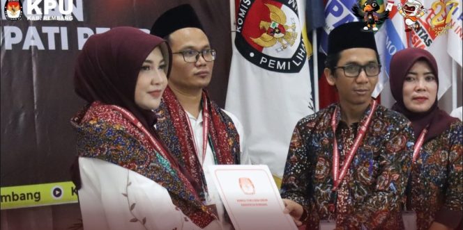
					Pasangan Vivit-Gus Umam Resmi Daftar Pilkada Rembang 2024