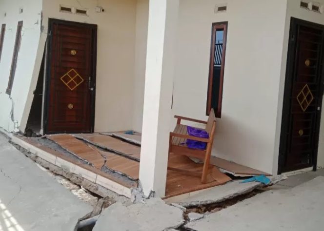 
					Tanah Bergerak di Dukuh Guyangan Gegerkan Warga, Puluhan Bangunan Rusak Parah