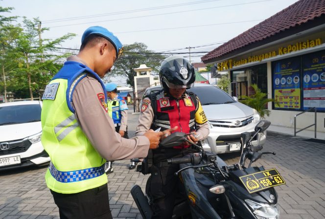 
					Dukung Operasi Zebra Candi 2024, Sipropam Polres Demak Gelar Gaktibplin bagi Anggota
