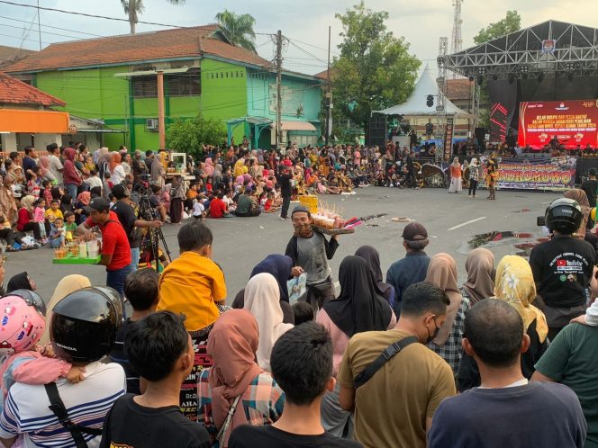 
					KPU Demak Gelar Pesta Rakyat untuk Sosialisasi Pilkada 2024