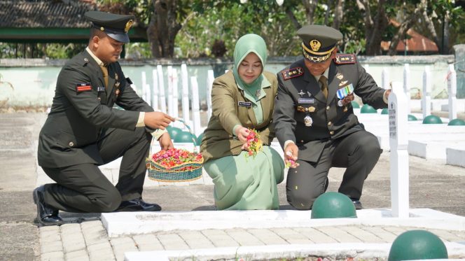 
					Peringatan HUT ke-79 TNI di Blora: Yonif 410/Alugoro Gelar Serangkaian Kegiatan Sosial dan Nasionalisme