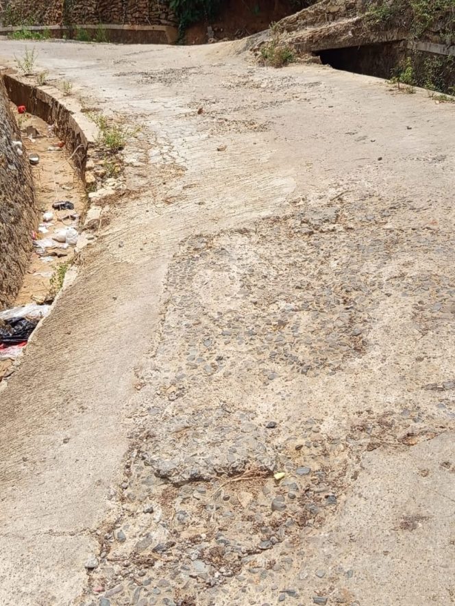 
					Warga Dukuh Ndangklutuk, Desa Kalinanas, Protes Jalan Rusak yang Tak Kunjung Diperbaiki