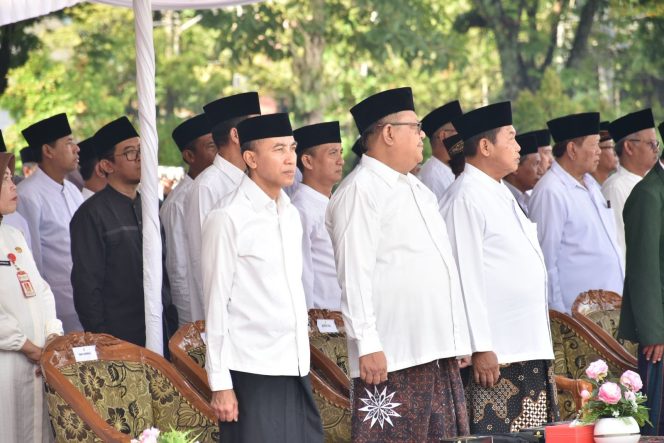
					Bupati Grobogan Pimpin Upacara Hari Santri Nasional 2024 di Alun-alun Purwodadi