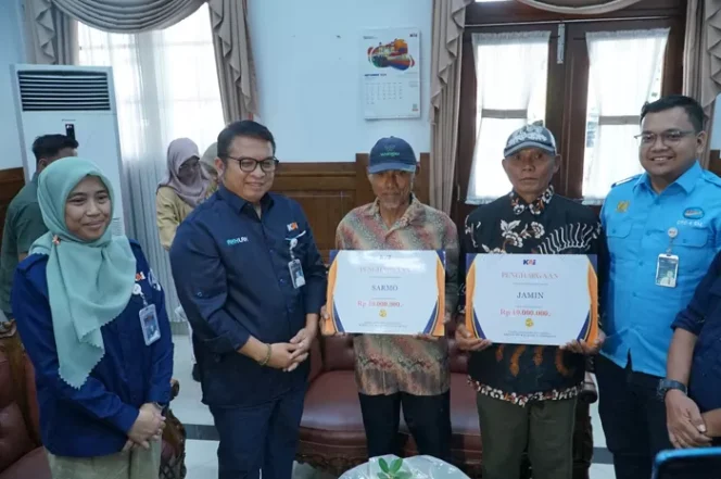 
					Dua Warga Blora Terima Penghargaan dari PT KAI Usai Selamatkan Kereta Dharmawangsa dari Potensi Kecelakaan