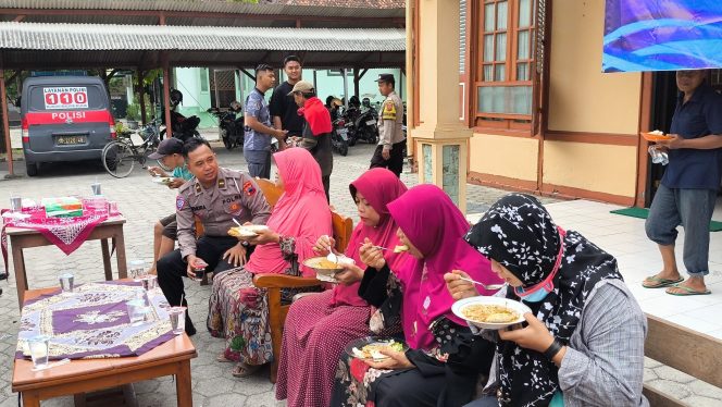 
					Polsek Cepu Gelar Sarapan Gratis Bersama Warga, Wujudkan Slogan “Polres Blora Hebat”